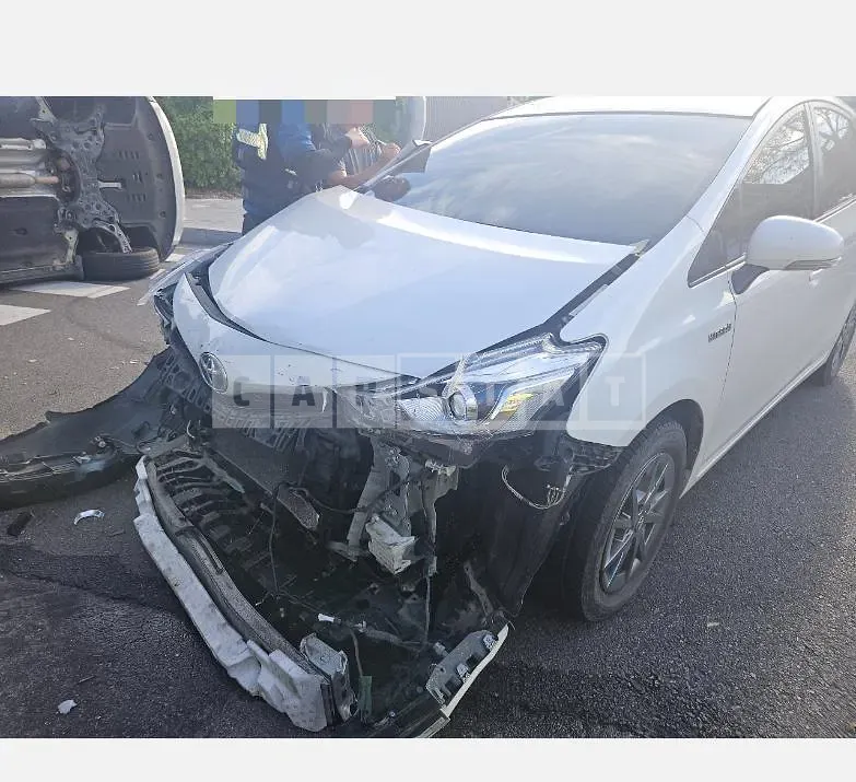 Photo 2 of 7: 2016 Toyota Prius V — Korean insurance auction