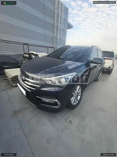 Photo 1 of 13: 2017 Hyundai Santa Fe, VIN KMHSW81UDJU838665 — Korean insurance auction