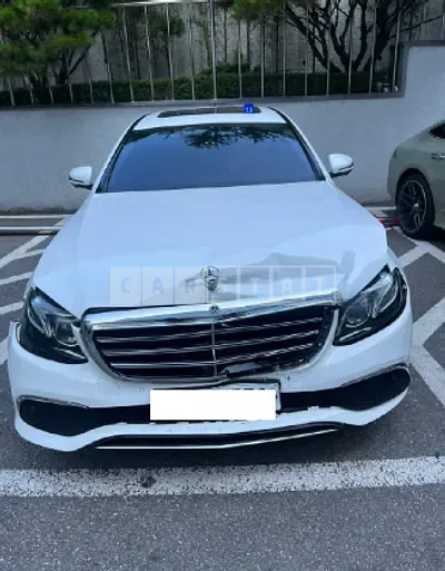 Photo 1 of 13: 2019 Mercedes-Benz E 300, VIN WDDZF4JB3KA571580 — Korean insurance auction