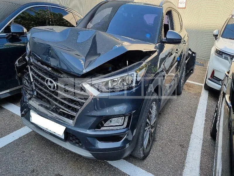 Photo 2 of 36: 2019 Hyundai Tucson, VIN KMHJ5812GKU052399 — Korean insurance auction