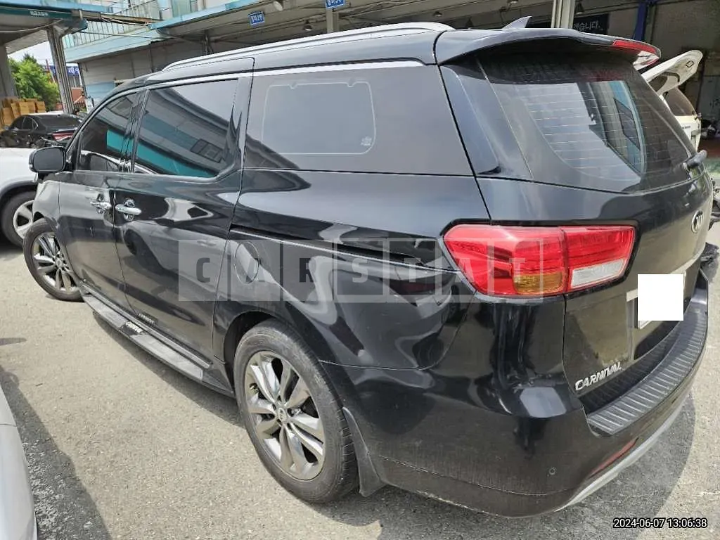 Photo 2 of 14: 2018 Kia Carnival — Korean insurance auction