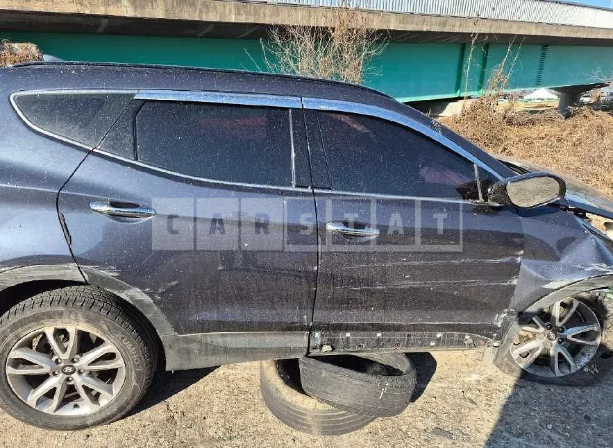Photo 2 of 12: 2014 Hyundai Santa Fe DM — Korean insurance auction