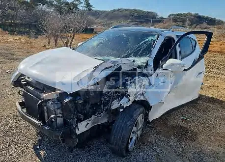 Photo 2 of 13: 2015 Hyundai Tucson, VIN KMHJT81VBFU995301 — Korean insurance auction