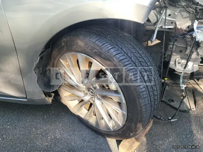 Photo 2 of 15: 2019 Lexus ES300h — Korean insurance auction