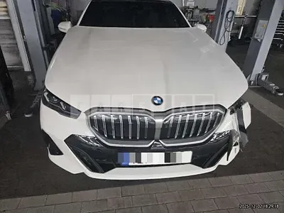 Photo 1 of 21: 2024 BMW 520i — Korean insurance auction