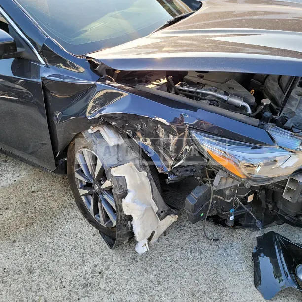 Photo 2 of 5: 2017 Nissan Altima 2.5, VIN 1N4AL3AP4HC181239 — Korean insurance auction