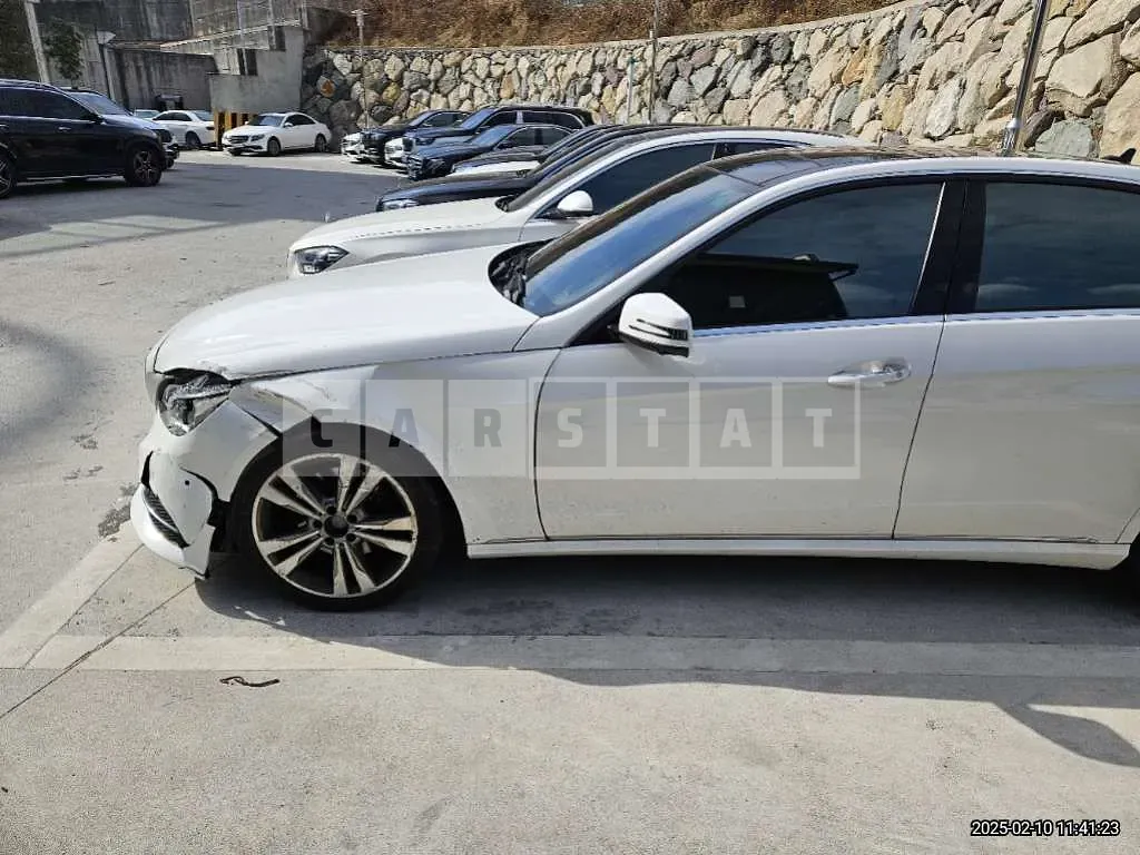 Photo 2 of 13: 2016 Mercedes-Benz E 300 4Matic — Korean insurance auction