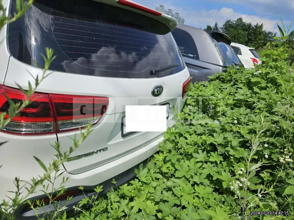 Photo 2 of 15: 2016 Kia Sorento — Korean insurance auction