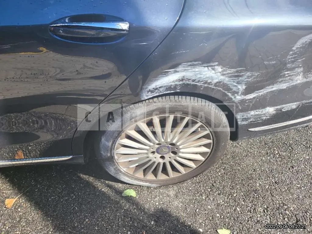 Photo 2 of 15: 2015 Mercedes-Benz C220 Blue Tec, VIN WDDWF0EB9FF193652 — Korean insurance auction