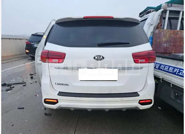 Photo 2 of 15: 2019 Kia Carnival — Korean insurance auction