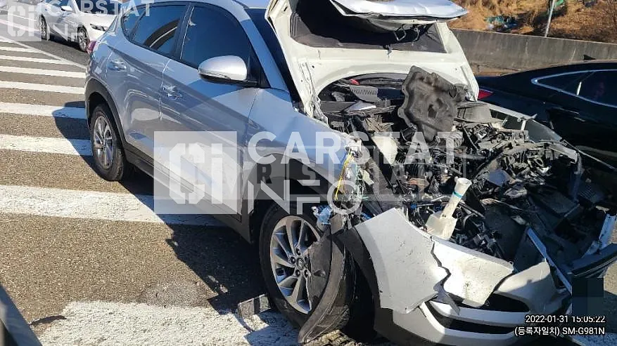 Photo 2 of 5: 2017 Hyundai Tucson 2.0, VIN KMHJ281ABHU370329 — Korean insurance auction