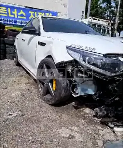 Photo 1 of 19: 2016 Kia K5 — Korean insurance auction