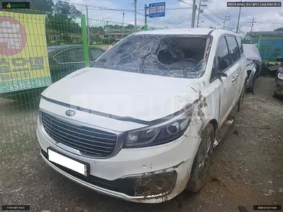 Photo 1 of 13: 2016 Kia Carnival, VIN KNAME81ABHS303215 — Korean insurance auction