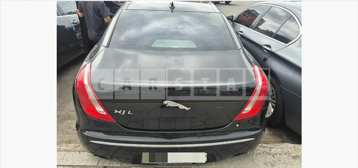 Photo 2 of 12: 2015 Jaguar XJ 3.0d — Korean insurance auction