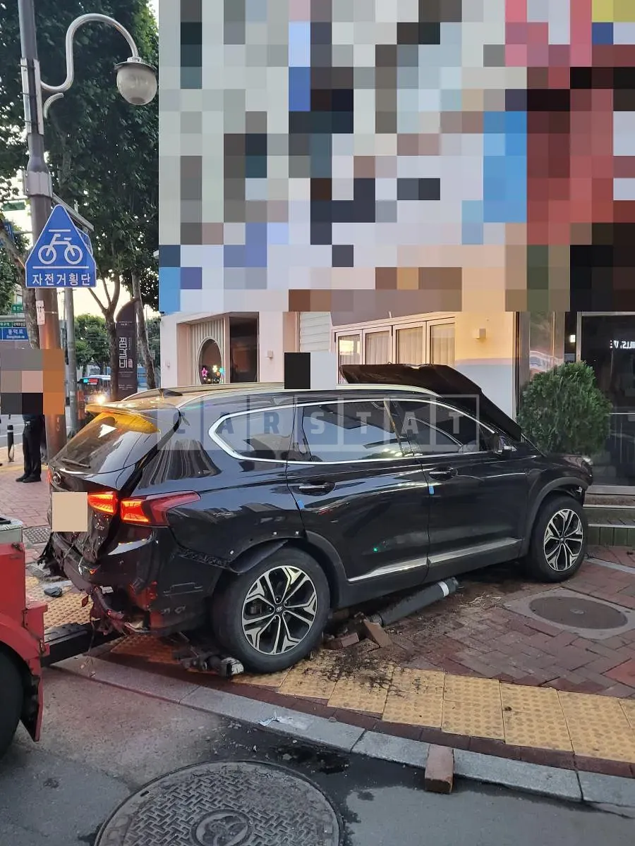Photo 2 of 12: 2018 Hyundai Santa Fe TM — Korean insurance auction