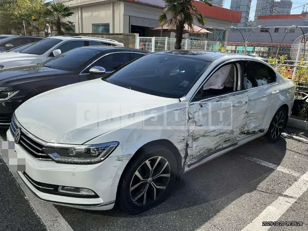 Photo 2 of 10: 2018 Volkswagen Passat GT 2.0 TDI — Korean insurance auction