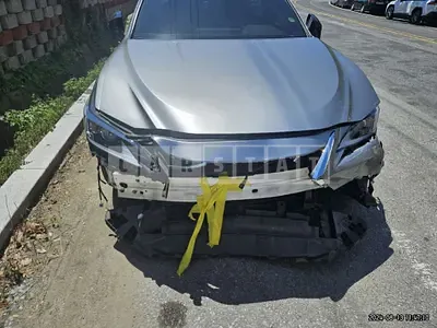 Photo 1 of 17: 2019 Lexus ES300h — Korean insurance auction