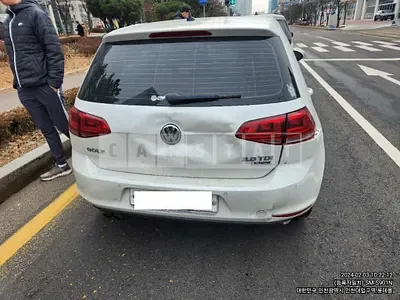 Photo 1 of 24: 2015 Volkswagen Golf 2.0 TDI, VIN WVWZZZAUZFW165393 — Korean insurance auction
