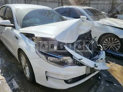 Photo 1 of 11: 2017 Kia K5 — Korean insurance auction