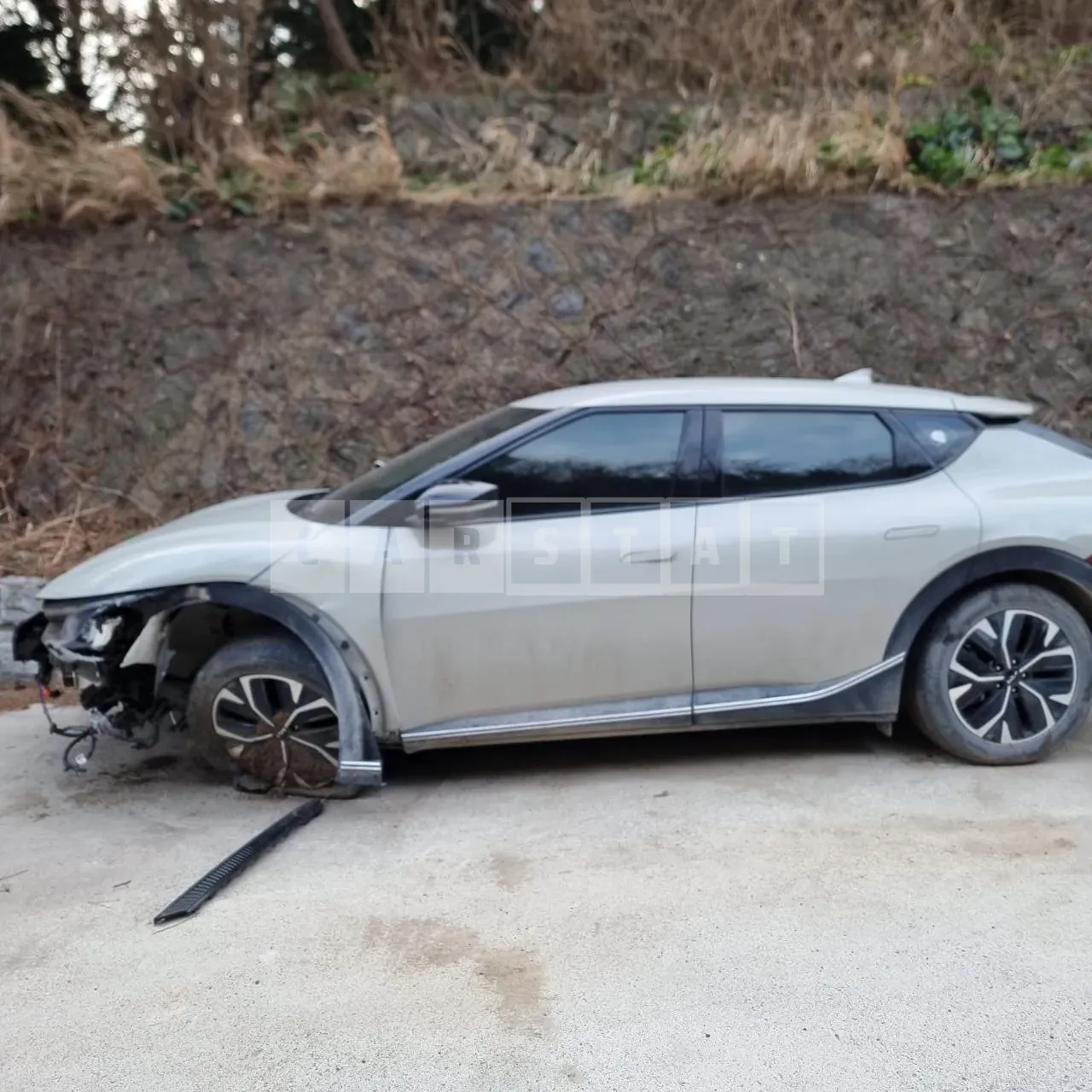 Photo 2 of 35: 2023 Kia EV6, VIN KNAC281CPPA161301 — Korean insurance auction