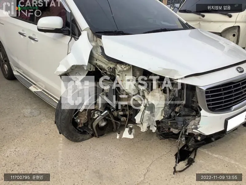 Photo 2 of 14: 2017 Kia Carnival, VIN KNAMD81ABJS354259 — Korean insurance auction