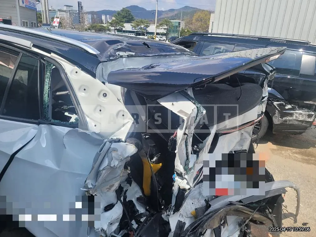 Photo 2 of 17: 2025 Volkswagen ID.4 Pro — Korean insurance auction