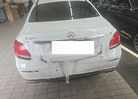 Photo 2 of 27: 2017 Mercedes-Benz E 200 — Korean insurance auction