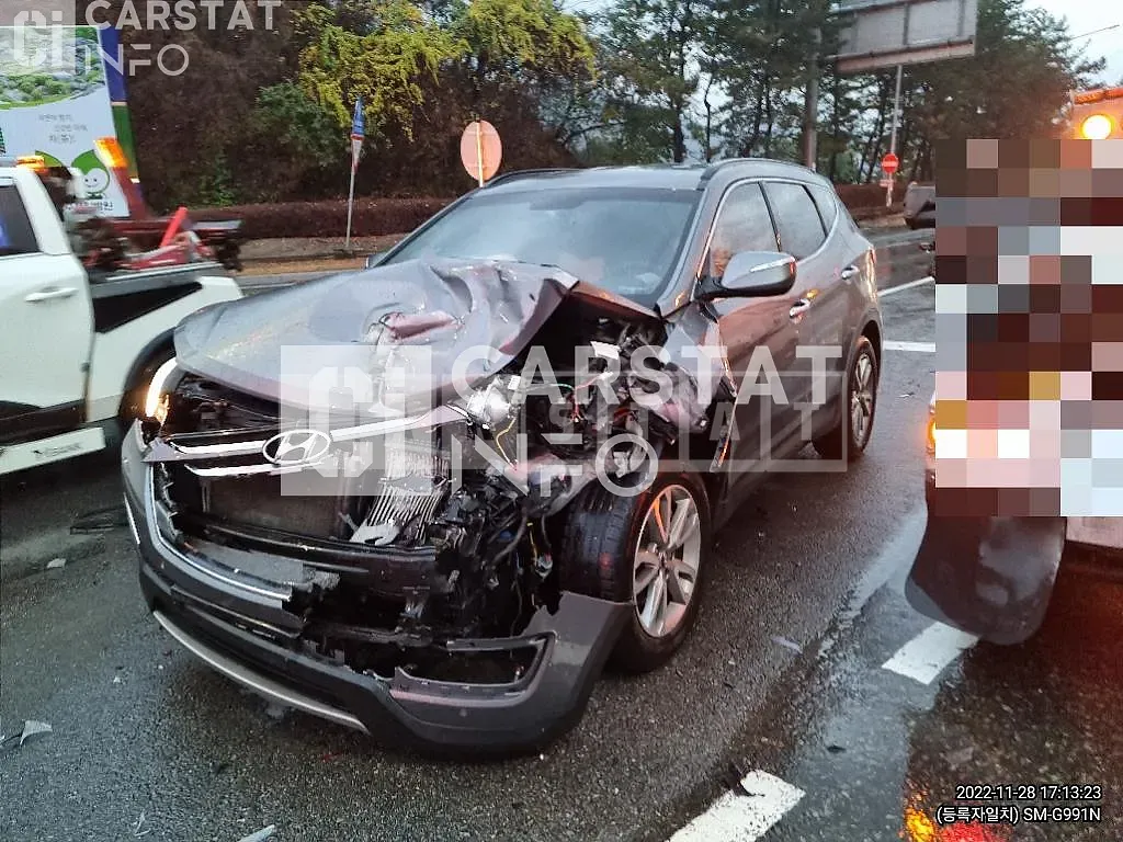 Photo 2 of 4: 2014 Hyundai Santa Fe 2.0 — Korean insurance auction
