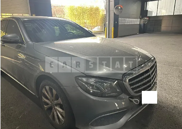 Photo 2 of 42: 2019 Mercedes-Benz E220d, VIN WDDZF0EB8KA666980 — Korean insurance auction