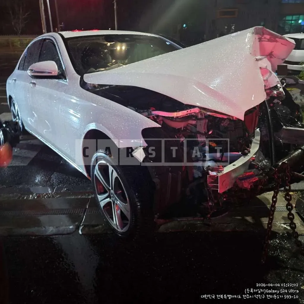 Photo 2 of 6: 2019 Mercedes-Benz E220 d — Korean insurance auction