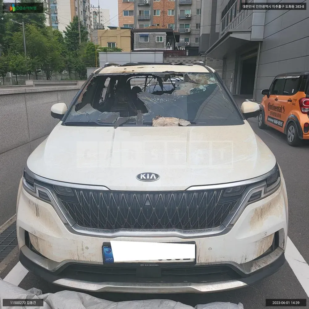 Photo 2 of 19: 2021 Kia Carnival, VIN KNANE81BBMS093791 — Korean insurance auction