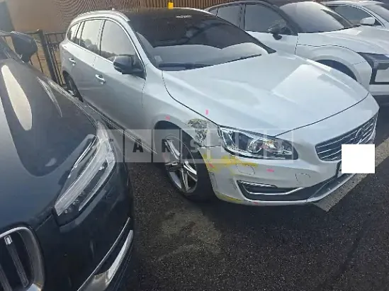 Photo 2 of 7: 2017 Volvo V60 D4 — Korean insurance auction