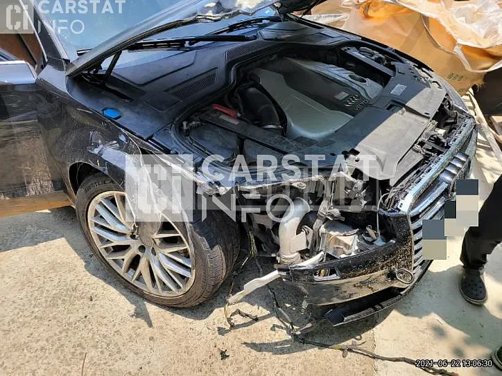 Photo 2 of 12: 2015 Audi A8L 50 TDI quattro, VIN WAUZZZ4HXFN040001 — Korean insurance auction