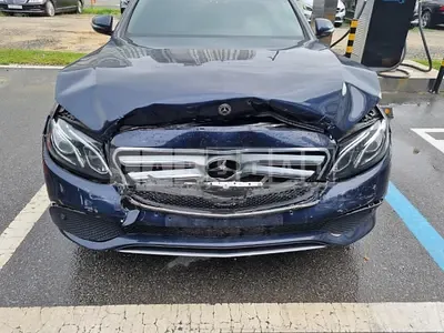 Photo 1 of 23: 2018 Mercedes-Benz E 200, VIN WDDZF4CB7JA403372 — Korean insurance auction