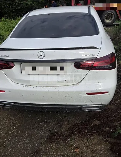 Photo 1 of 8: 2022 Mercedes-Benz E220 d 4Matic — Korean insurance auction