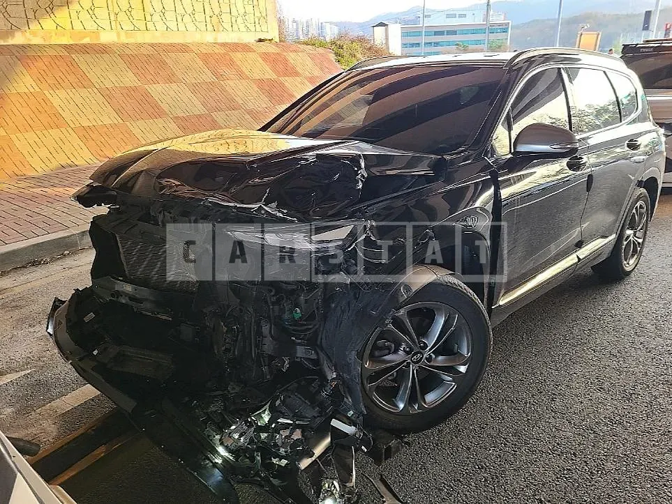 Photo 2 of 5: 2019 Hyundai Santa Fe TM 2.0 — Korean insurance auction