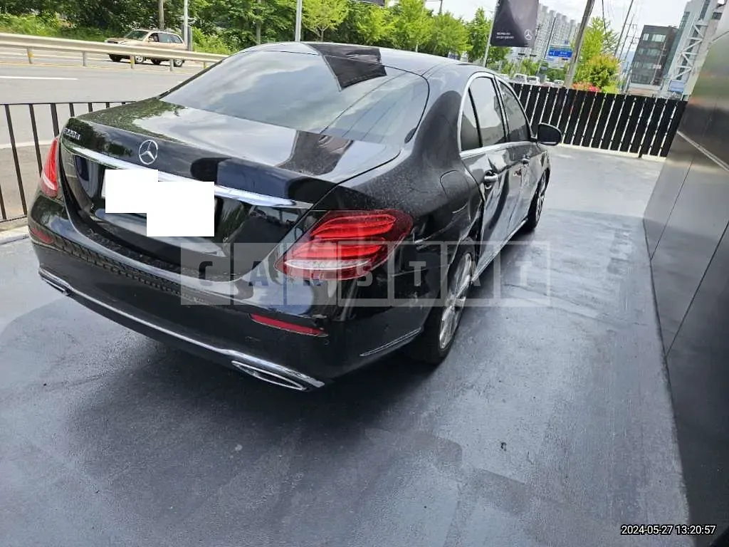 Photo 2 of 19: 2017 Mercedes-Benz E220d — Korean insurance auction