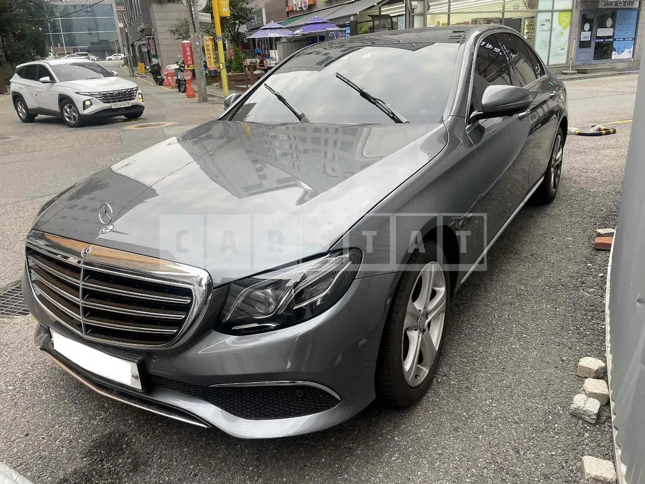 Photo 2 of 13: 2019 Mercedes-Benz E300 4Matic, VIN WDDZF4KB9KA622773 — Korean insurance auction