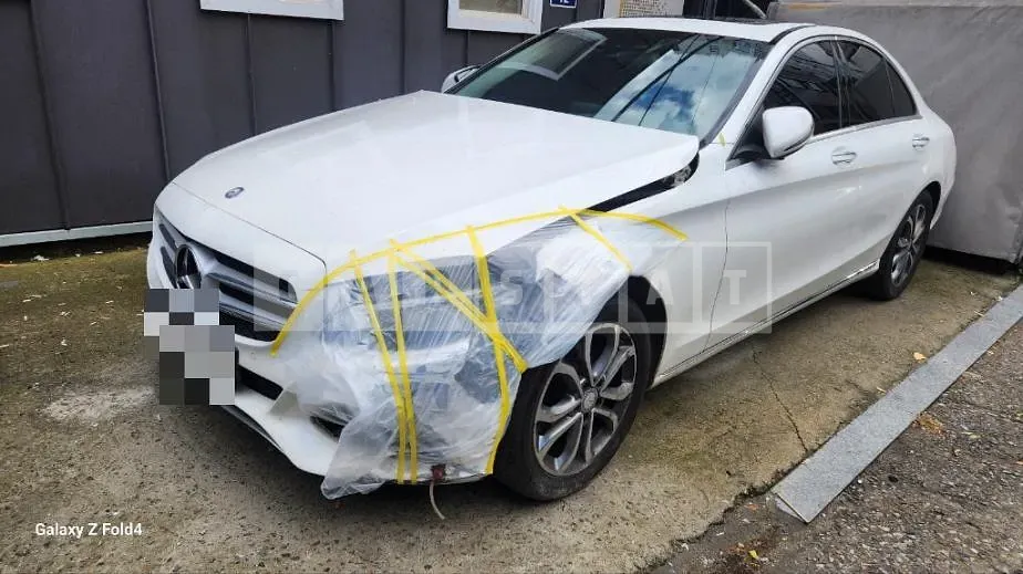 Photo 2 of 19: 2016 Mercedes-Benz C200 — Korean insurance auction