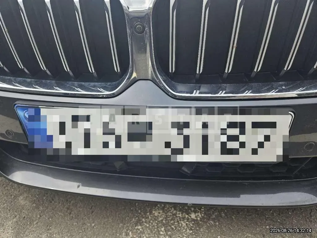 Photo 2 of 19: 2023 BMW 520i — Korean insurance auction
