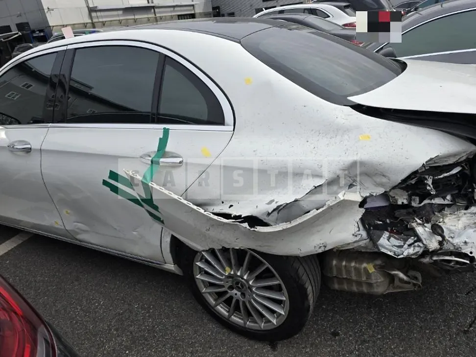 Photo 2 of 29: 2022 Mercedes-Benz E250, VIN W1KZF4FB7PB100378 — Korean insurance auction