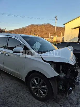 Photo 2 of 7: 2018 Kia Carnival, VIN KNAMD81ABJS441541 — Korean insurance auction