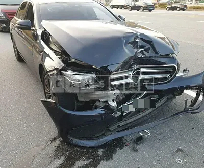 Photo 1 of 10: 2020 Mercedes-Benz E220 d — Korean insurance auction