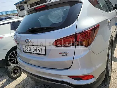 Photo 1 of 8: 2016 Hyundai Santa Fe, VIN KMHSW81UDGU594373 — Korean insurance auction