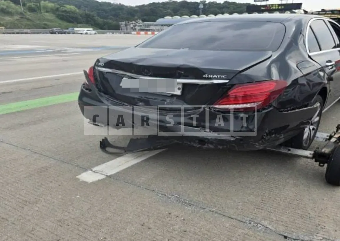 Photo 2 of 4: 2019 Mercedes-Benz E300 4Matic — Korean insurance auction