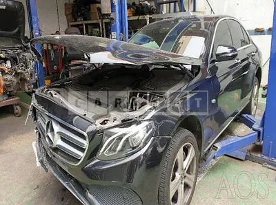 Photo 1 of 32: 2017 Mercedes-Benz E 200, VIN WDDZF4CB2JA298580 — Korean insurance auction