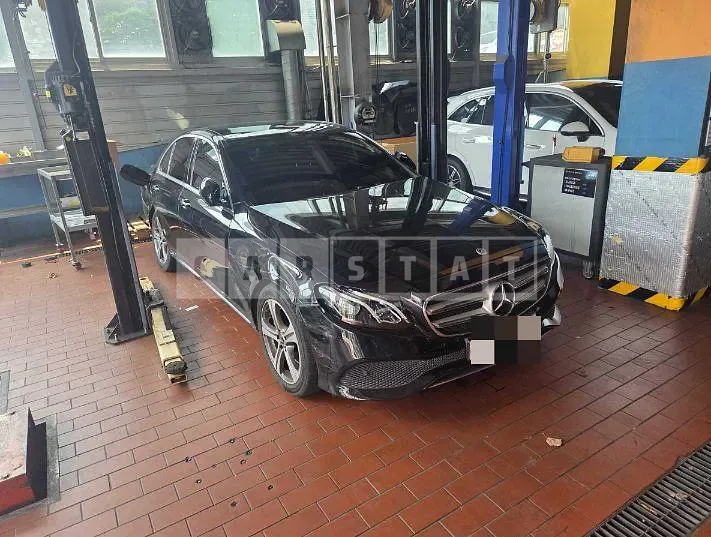 Photo 2 of 8: 2019 Mercedes-Benz E300 — Korean insurance auction