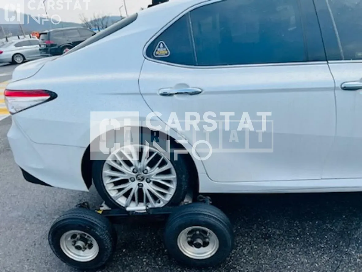 Photo 2 of 16: 2018 Toyota Camry, VIN JTNB11HK5J3072020 — Korean insurance auction