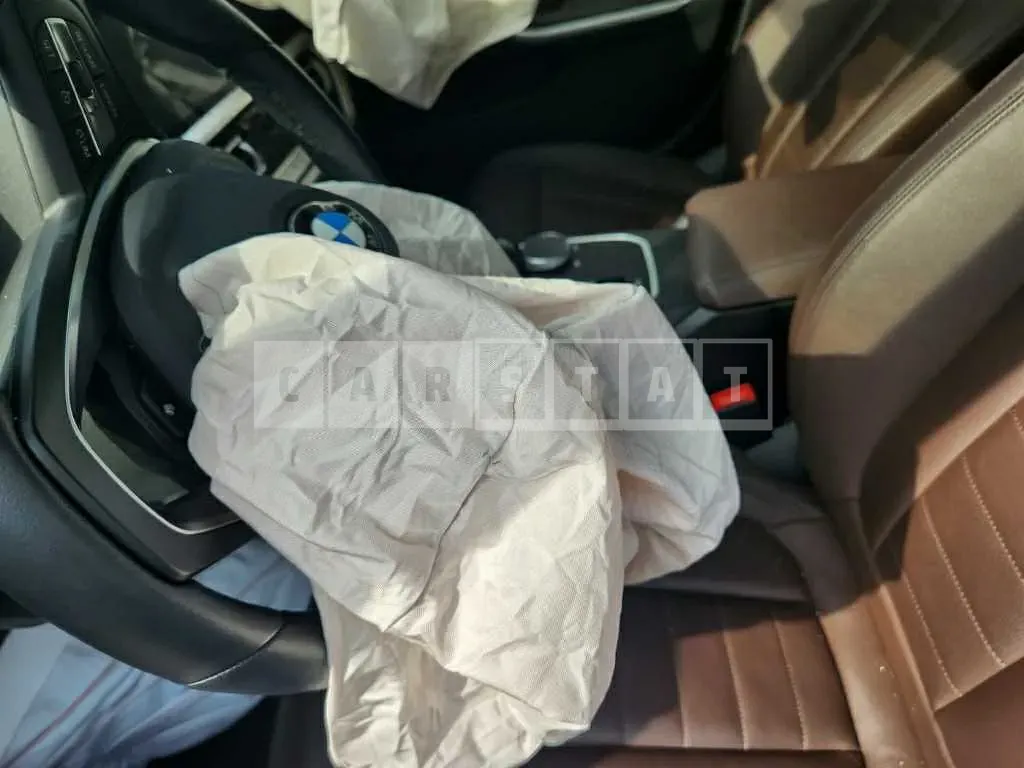 Photo 2 of 14: 2020 BMW 320i Luxury — Korean insurance auction
