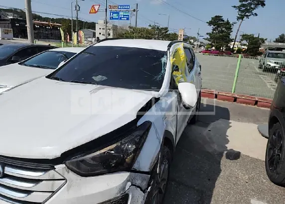 Photo 2 of 25: 2015 Hyundai Santa Fe, VIN KMHSW81UBFU352108 — Korean insurance auction